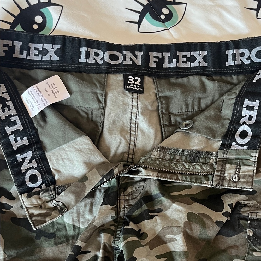 Men's Camo Cargo Shorts - Green Camouflage size 32 - Picture 4 of 4